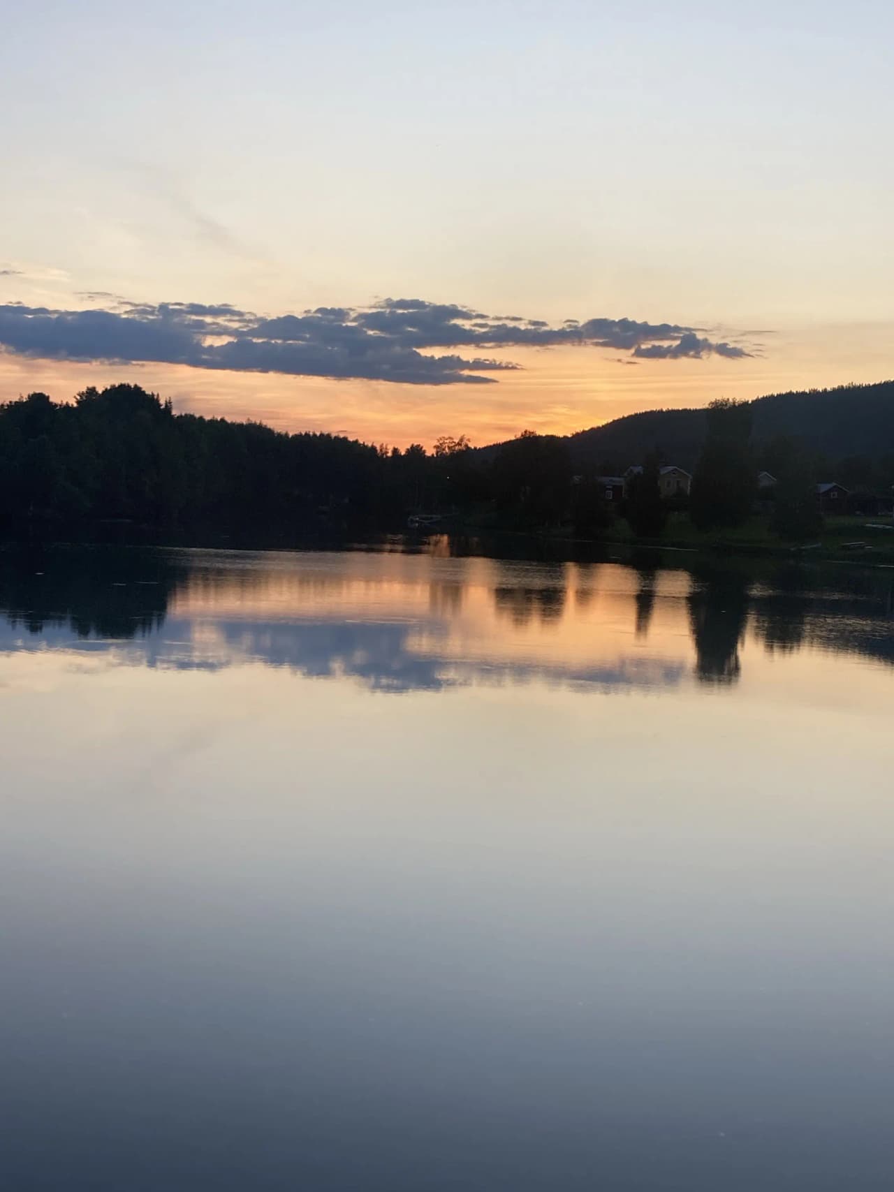 Upplev unik glamping i Granö Beckasins Fågelnästen vid Umeälven. Njut av natur, äventyr & komfort året runt i Västerbotten. Boka din vistelse idag!