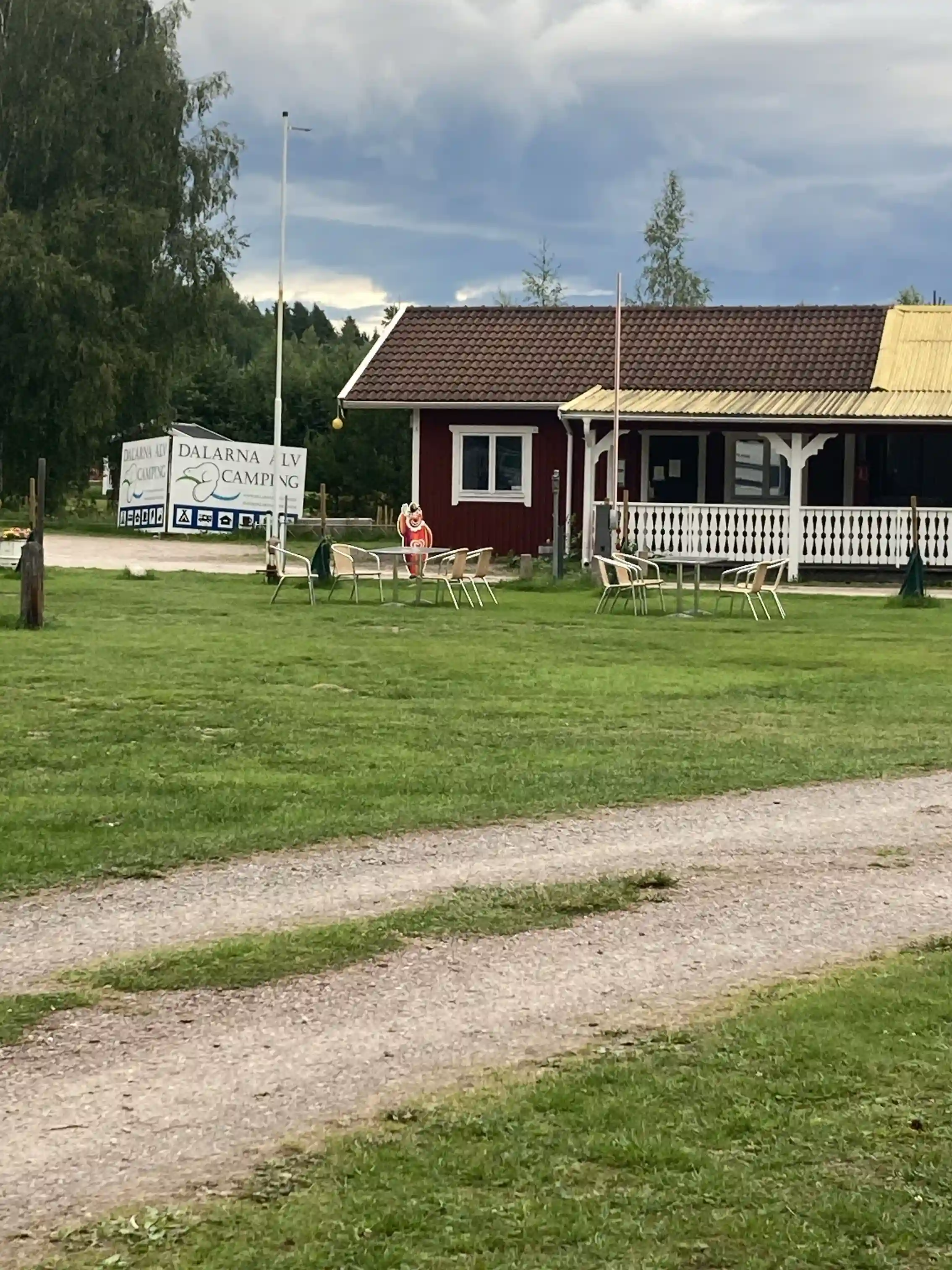 Upplev förstklassig glamping & camping vid havet på GrebbestadFjorden i Bohuslän. Året runt-öppet med stugor, bad, vandring & restaurang. Boka nu!