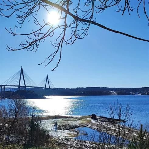 Upplev lyxig glamping i Bohuslän! Unda Camping & Resort i Uddevalla erbjuder 4-stjärnig glamping vid havet i vackert naturreservat. Nära strand & aktiviteter.