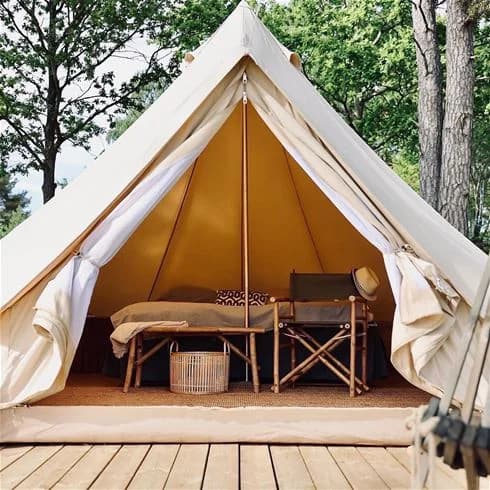 Upplev exklusiv glamping vid havet på Trosa Havsbad & Camping. Njut av bekväma tält, skärgårdsutsikt, strand, bastuflotte & aktiviteter. Boka nu!