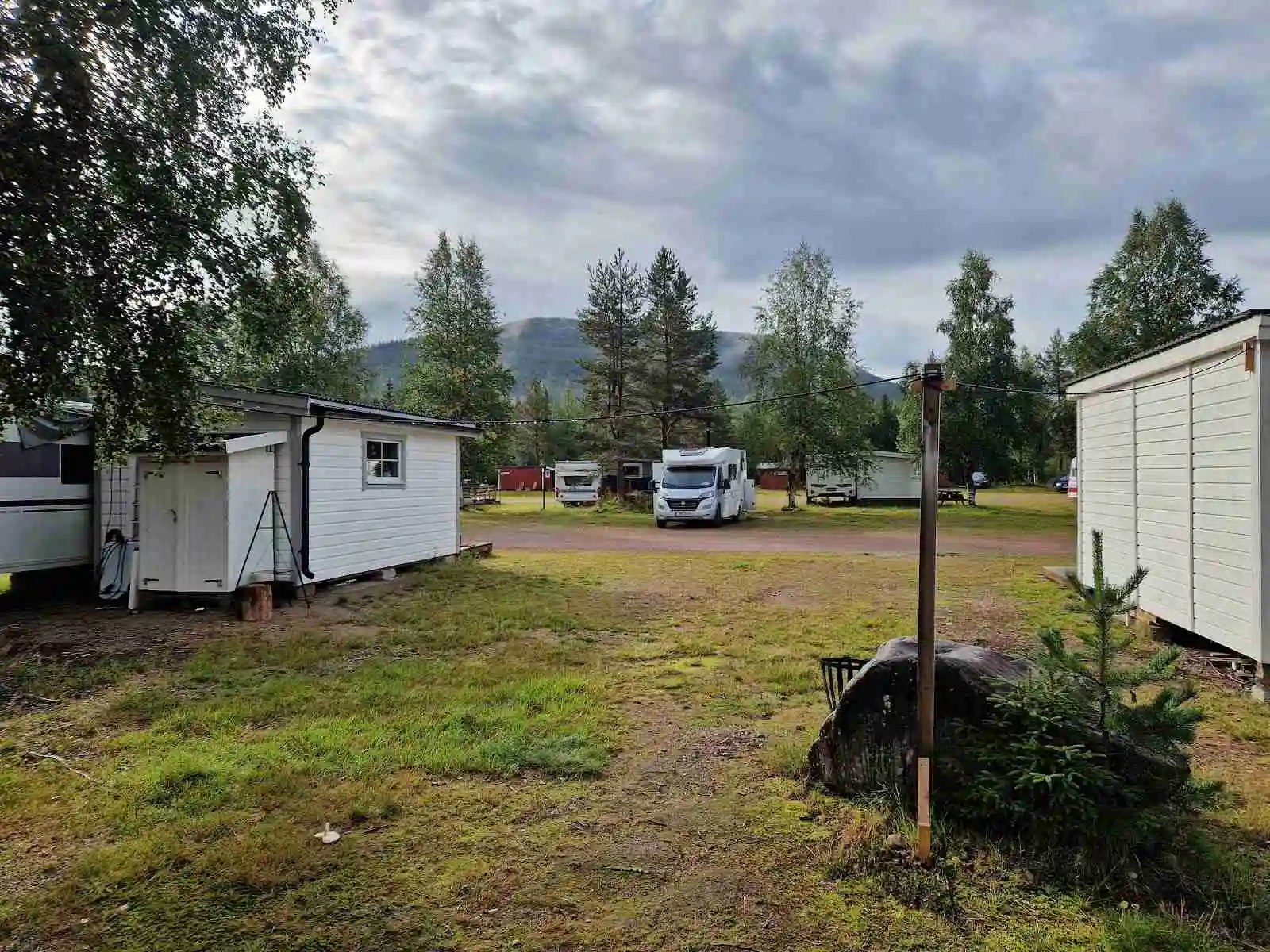 Upplev unik glamping i Sälen på Stöten Camping! Bekväma tält vid Görälven med fjällutsikt. Aktiviteter som paddling, fiske & vandring. Boka nu!