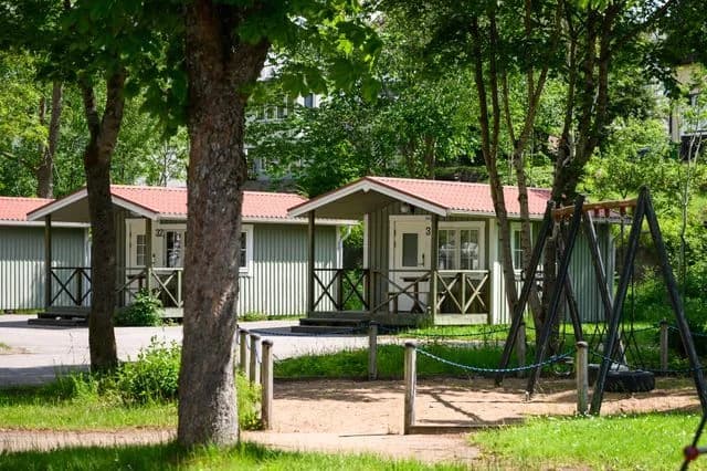 Upplev unik glamping i Borås! Njut av lyxiga tält vid Viskan, nära centrum. Pool, spa, restaurang & massor av aktiviteter. Boka din drömvistelse!