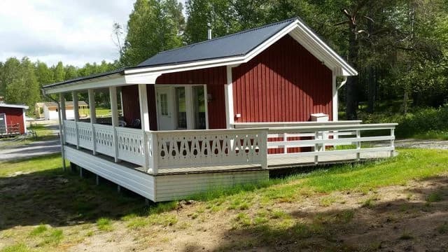 Upplev exklusiv glamping vid havet på Camp Ladrike i Norrfjärden, Piteå. Njut av pool, spa, strand & restaurang. Boka din unika naturupplevelse i Norrbotten!