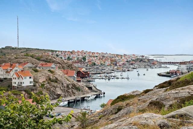 Upplev lyxig glamping i Umeå vid Nydalasjön! First Camp erbjuder bekväma tält, massor av aktiviteter, pool & närhet till stan. Boka din natursemester!